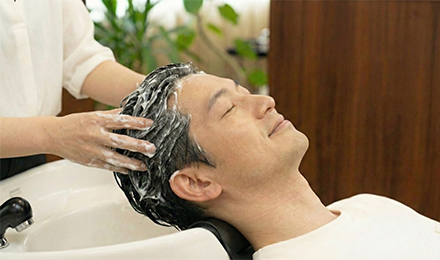 ウィネガ-スパで癒される男性